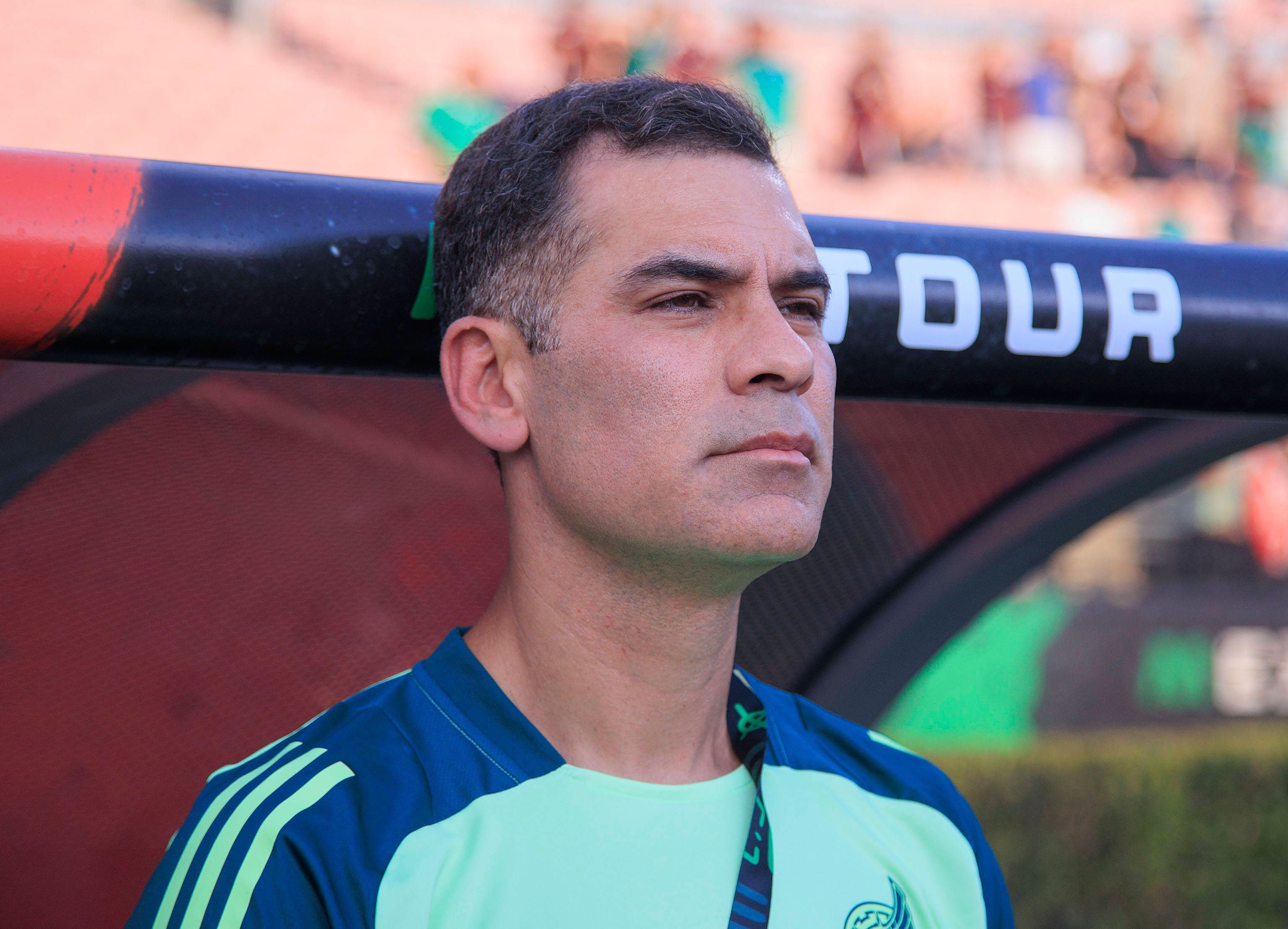 Rafael Marquez bei einem Mexiko-Spiel auf der Trainerbank.