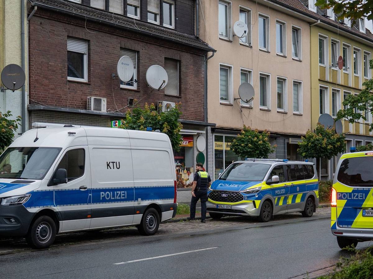 Zwei Männer durch Schüsse und Messer lebensgefährlich verletzt