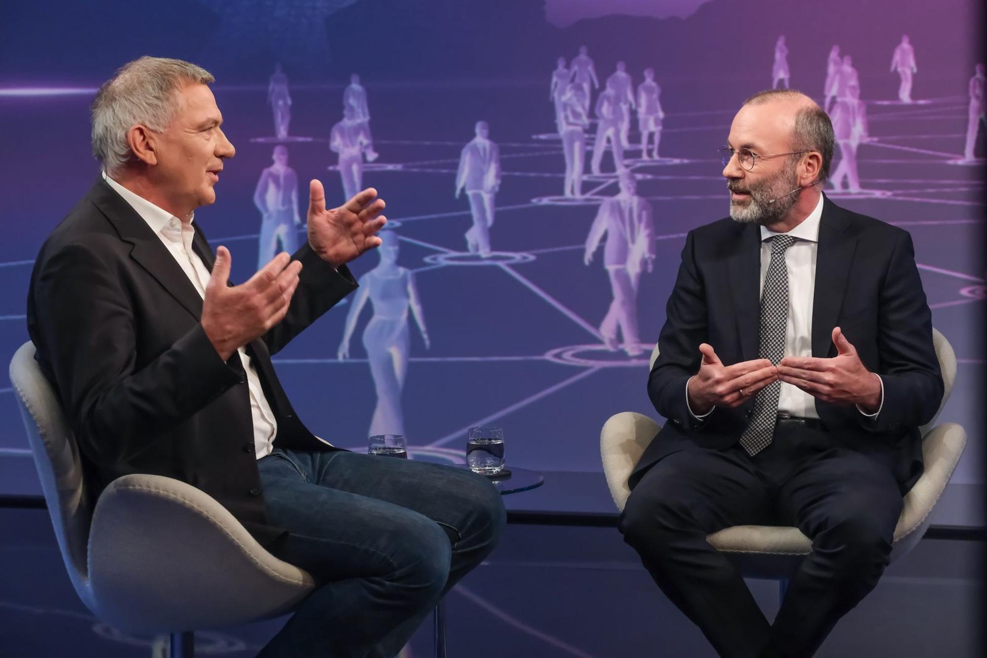 Linken-Chef Jan van Aken (links) zeigte sich bei Maischberger am Mittwochabend wenig überrascht, dass Deutschland bei der Wahl in den UN-Sicherheitsrat gescheitert ist. (Bild: WDR/ Oliver Ziebe)