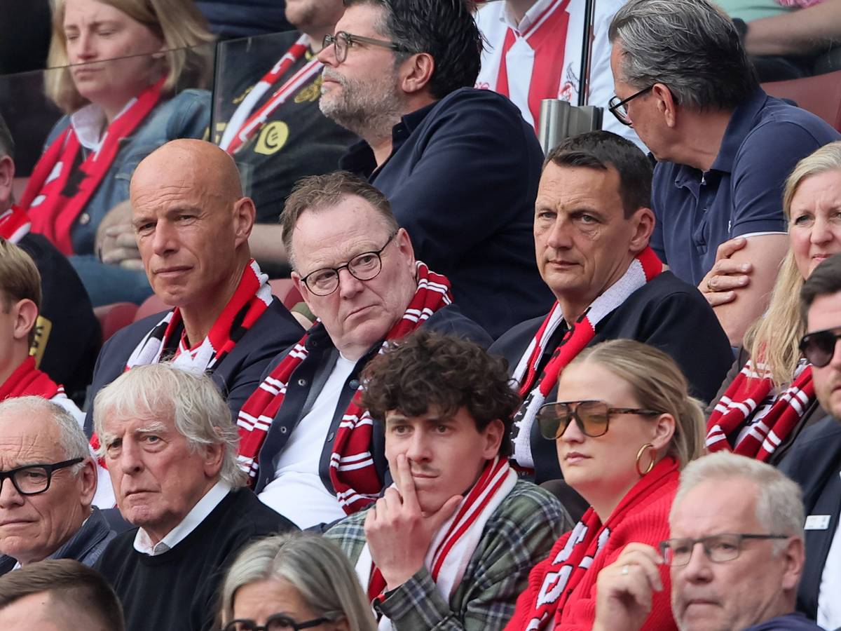 Mitte v.l.: FC-Präsident Jörn Stobbe, Kölns OB Torsten Burmester und FC-Vizepräsident Ulf Sobek beim Heimspiel des 1. FC Köln gegen Heidenheim.