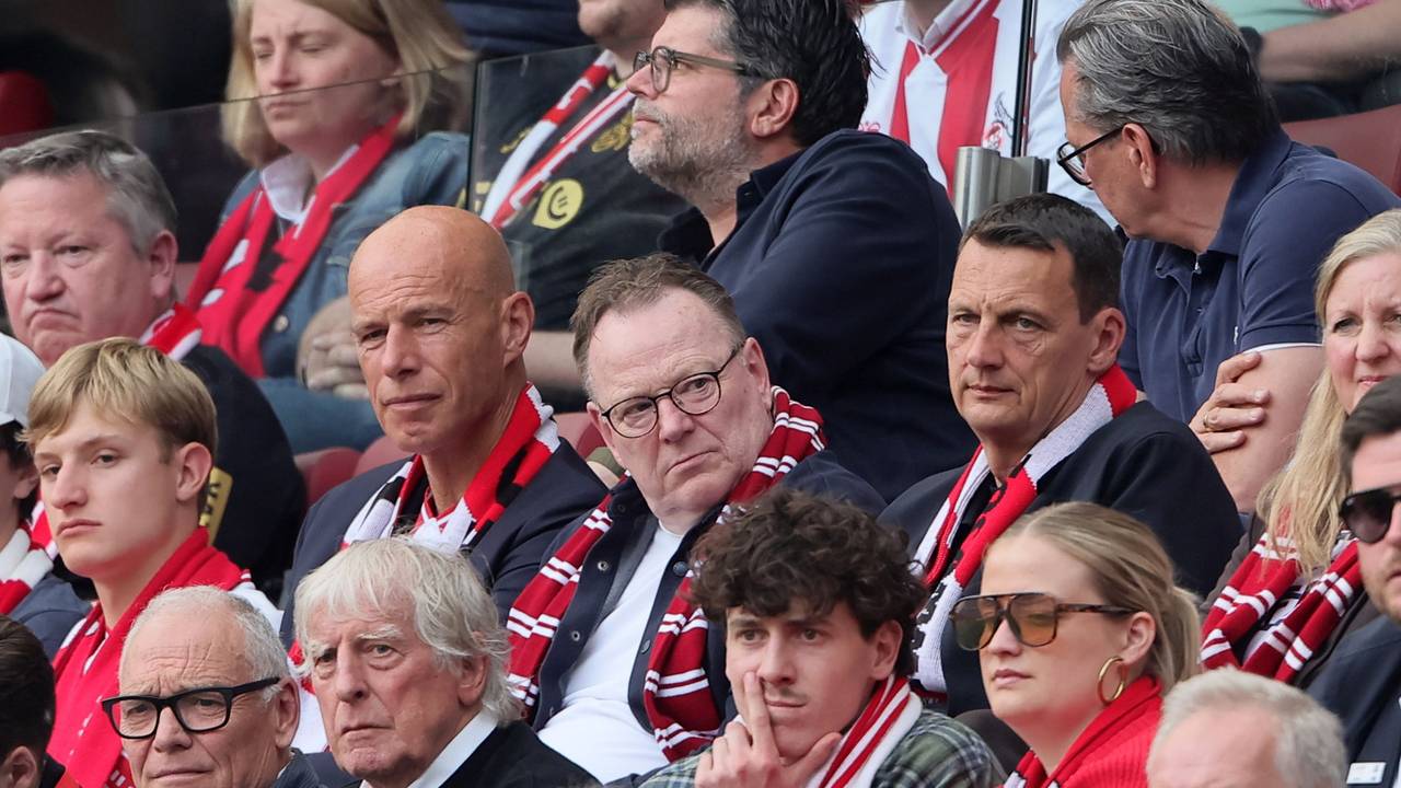 Mitte v.l.: FC-Präsident Jörn Stobbe, Kölns OB Torsten Burmester und FC-Vizepräsident Ulf Sobek beim Heimspiel des 1. FC Köln gegen Heidenheim.