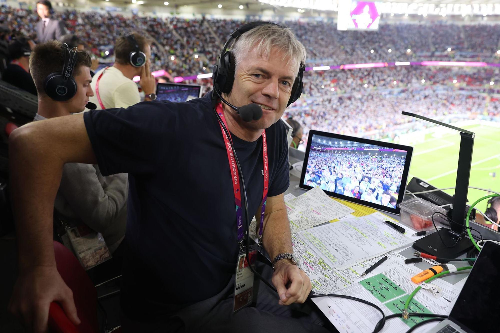 Tom Bartels ist auch bei der Fußball-Weltmeisterschaft 2026 als Kommentator im Einsatz. (Bild: 2022 Getty Images/Alexander Hassenstein)