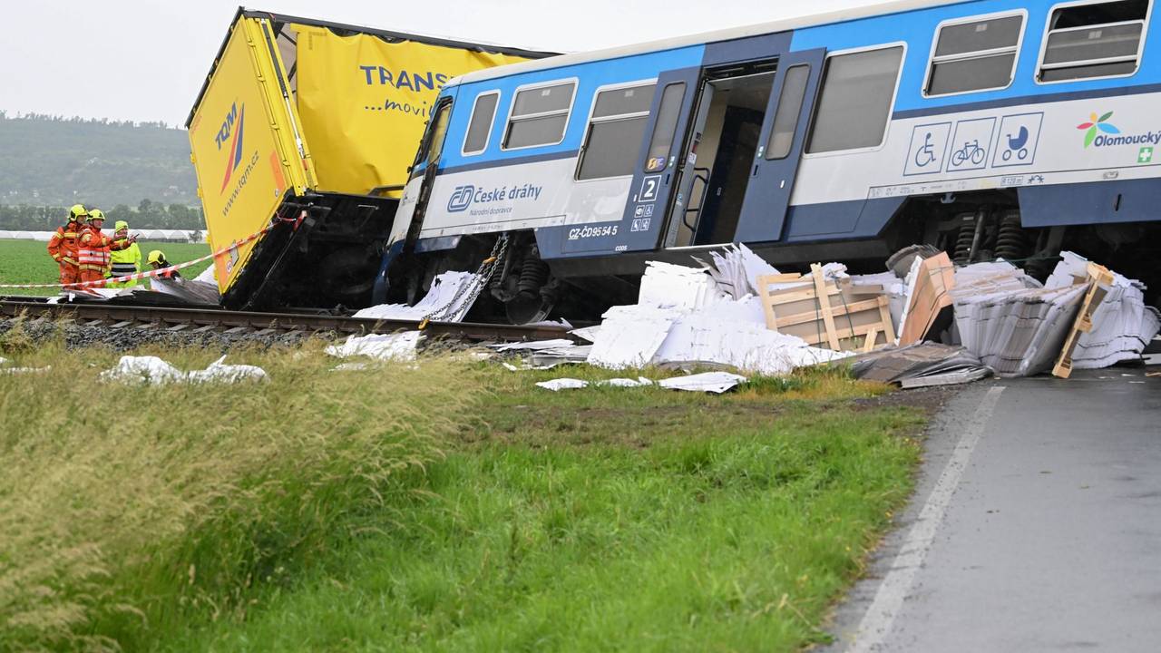 Zusammenstoß von Zug und Lkw in Tschechien
