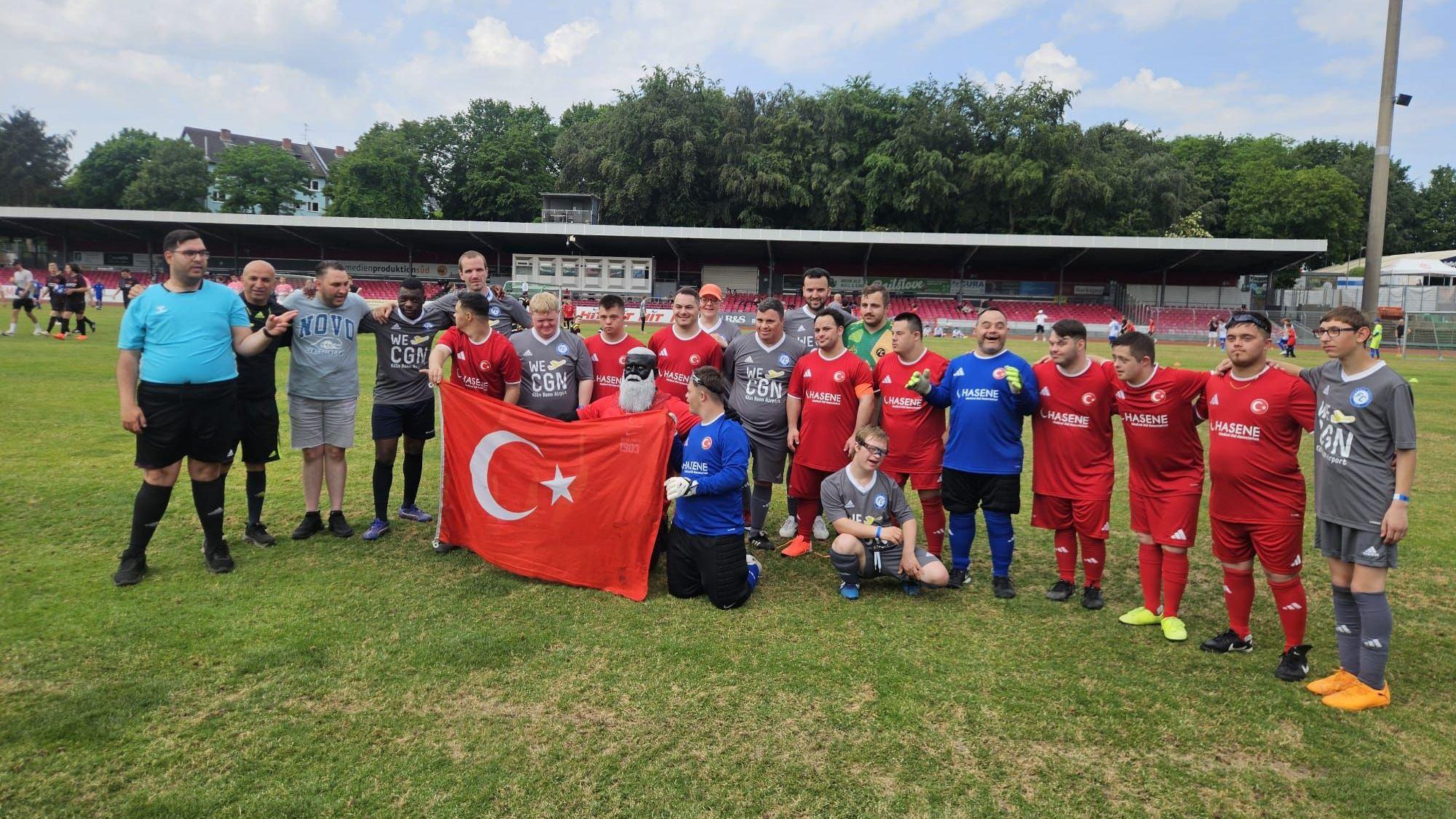 52 Teams aus Deutschland, Belgien, Luxemburg, der Schweiz, Polen und der Türkei nahmen in Köln an dem Turnier teil.