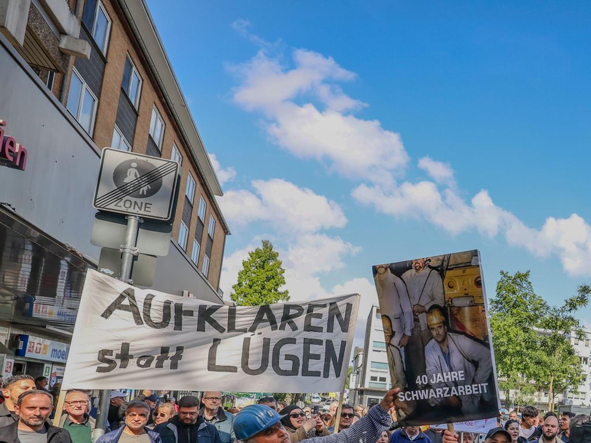 Protestkundgebung zum Sparkasseneinbruch in Gelsenkirchen