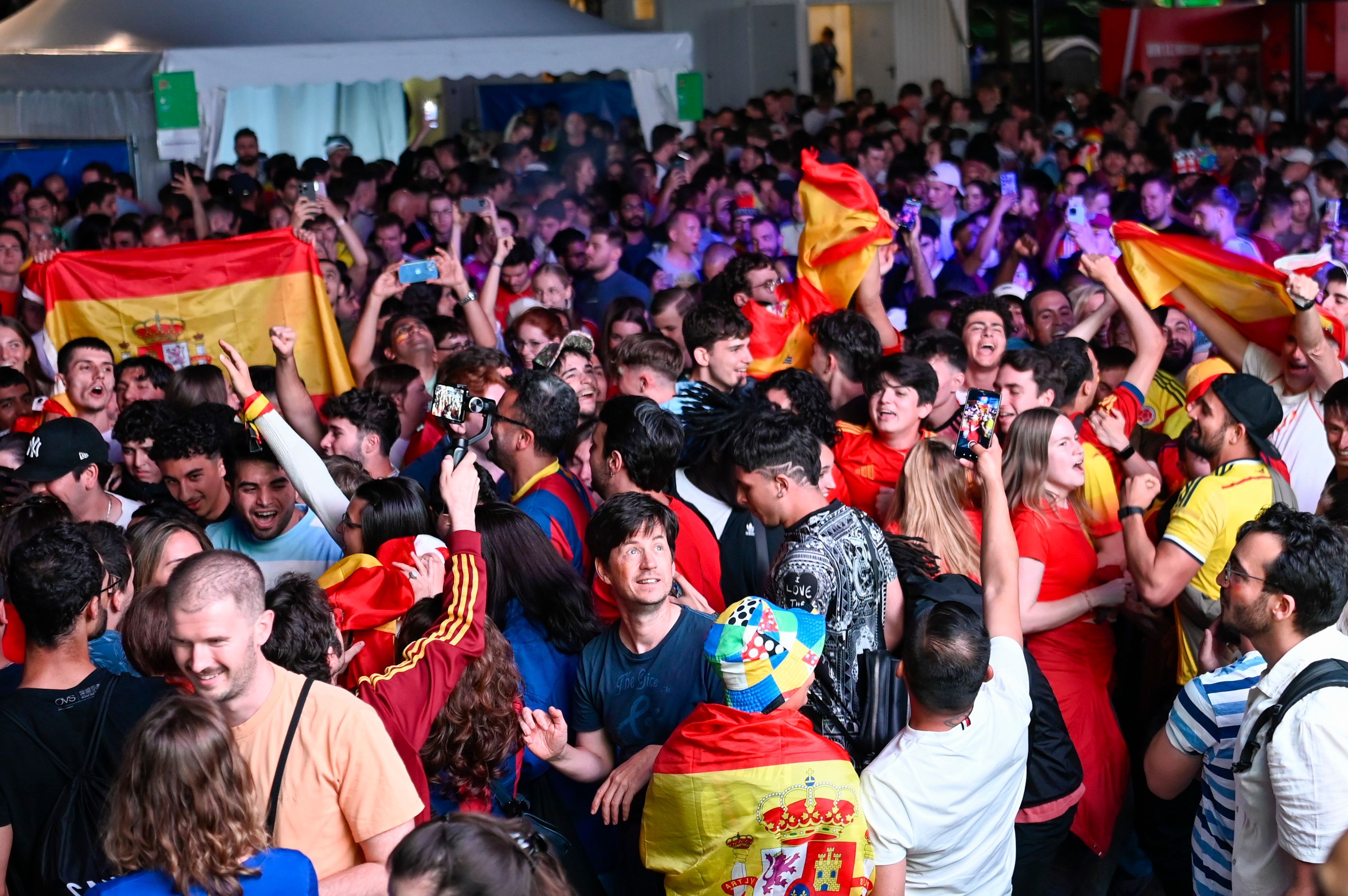 Wie läuft das mit dem Rudelgucken bei der WM in Köln? Hier ein Foto von der EM 2024 aus Köln.