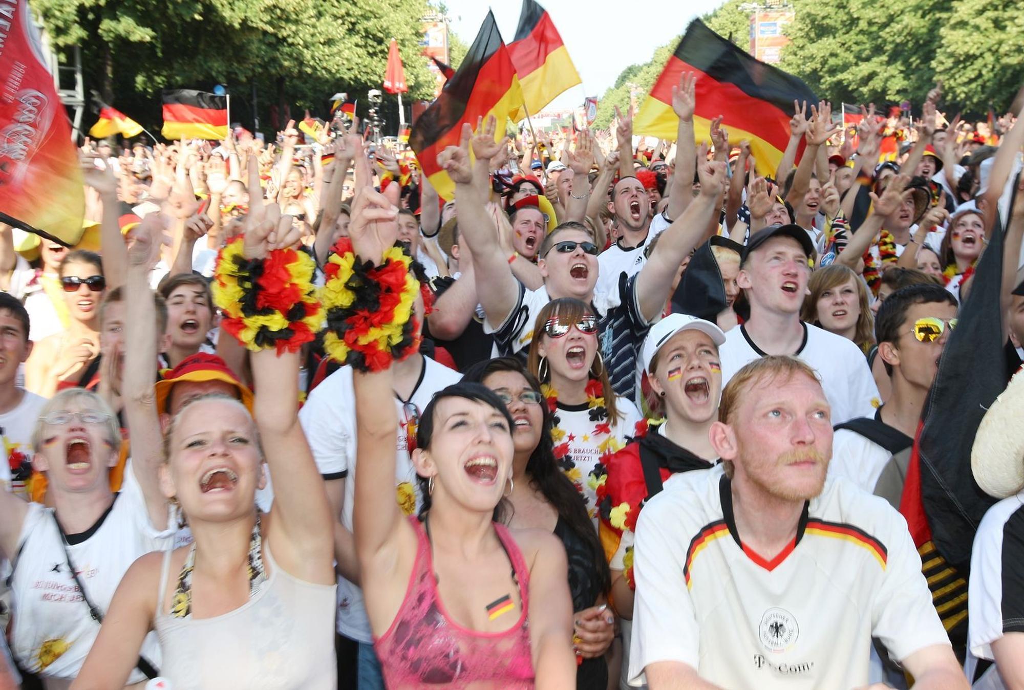 Toooooooooooooooor! Fans jubeln 2010 in Berlin. (Bild: 2010 Getty Images/Matthias Kern)