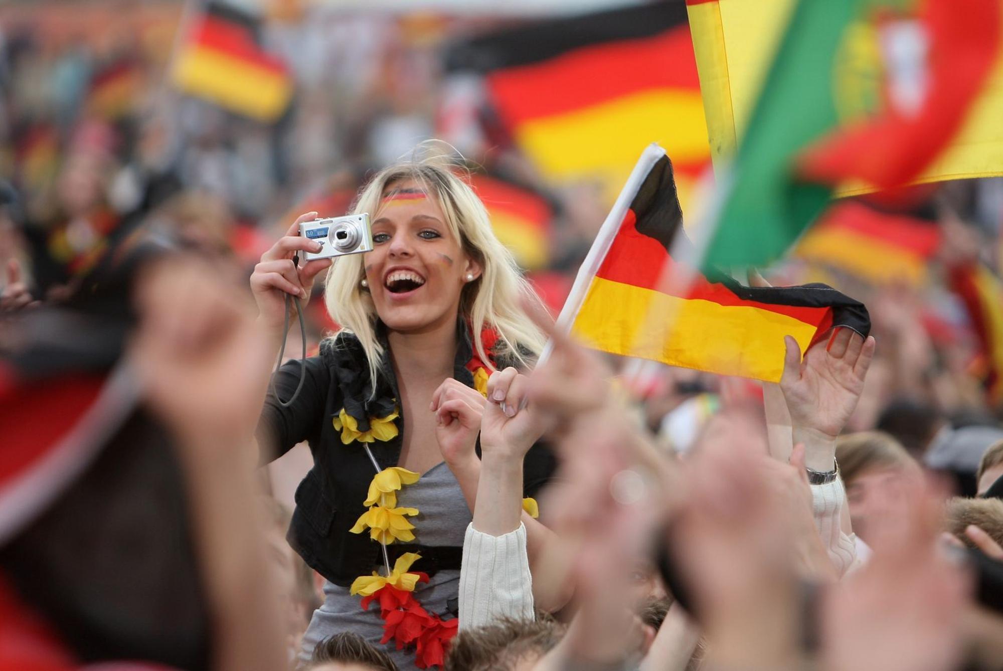 2008 in Hamburg: Auch damals fesselte die Europameisterschaft die Massen in Deutschland. Gelingt es auch 2024, die Stimmungswelle durchs Land schwappen zu lassen? (Bild: 2008 Getty Images/Friedemann Vogel)