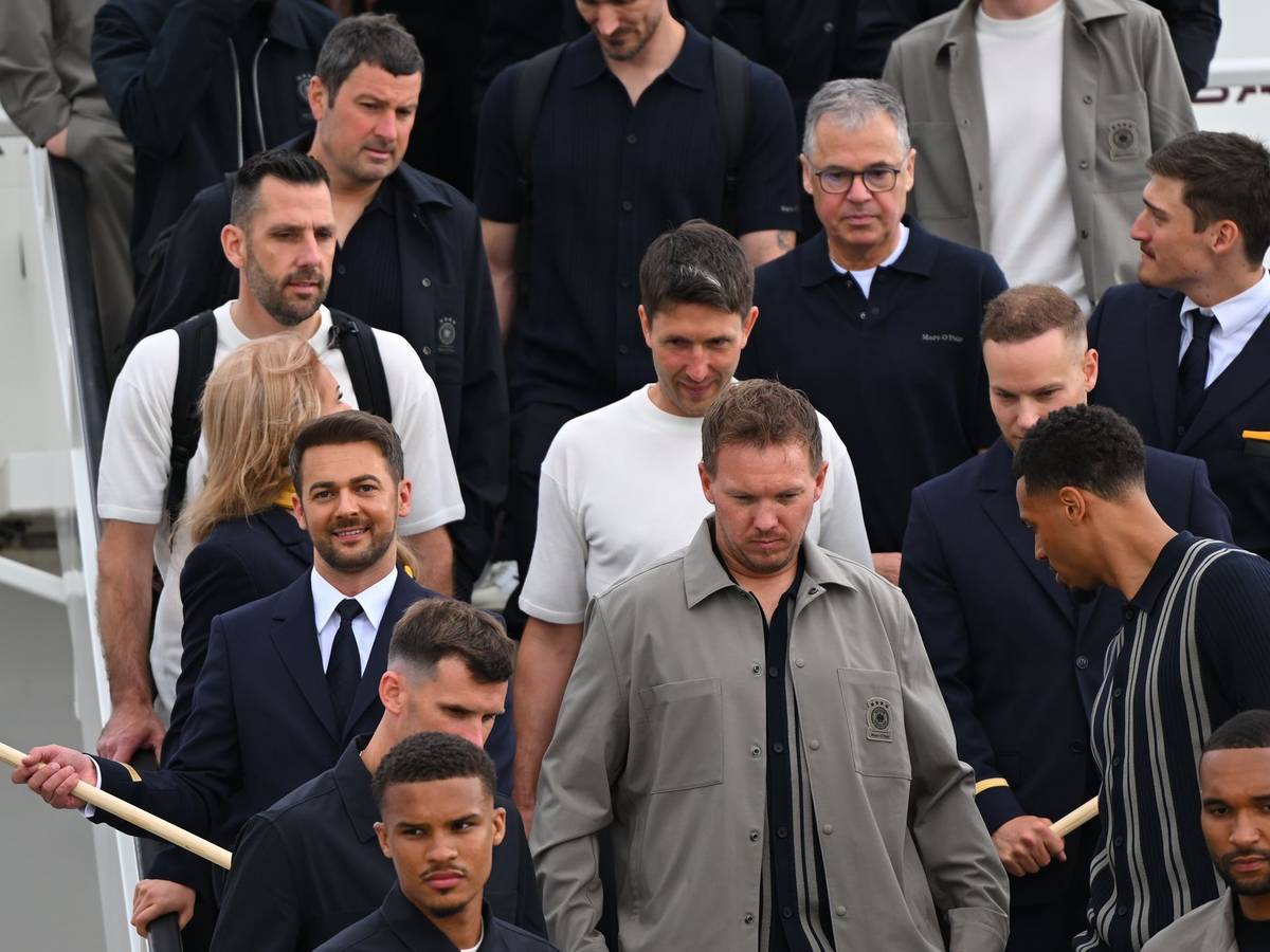 WM-Vorbereitung - Abflug Fußball-Nationalmannschaft