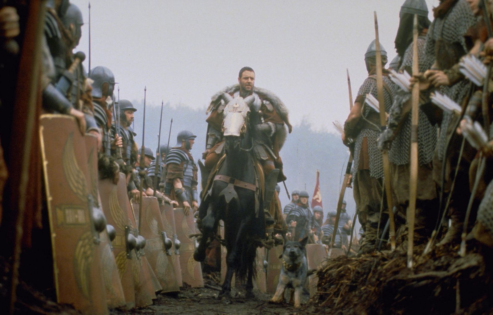Feldherr Maximus (Russell Crowe) führt sein Heer gegen die Germanen in die Schlacht und ist siegreich.  (Bild: Universal Pictures)