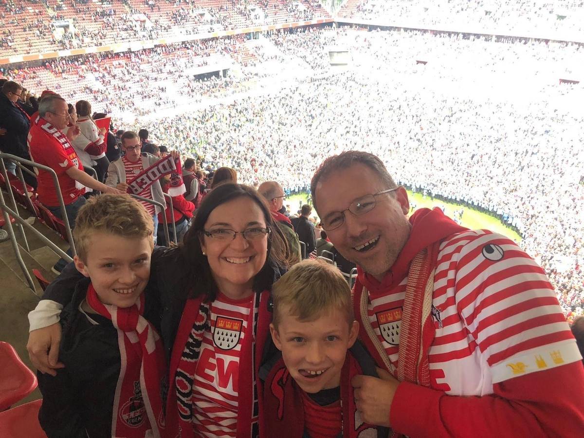 Marco Schmedders mit Familie 2019 bei einem FC-Spiel