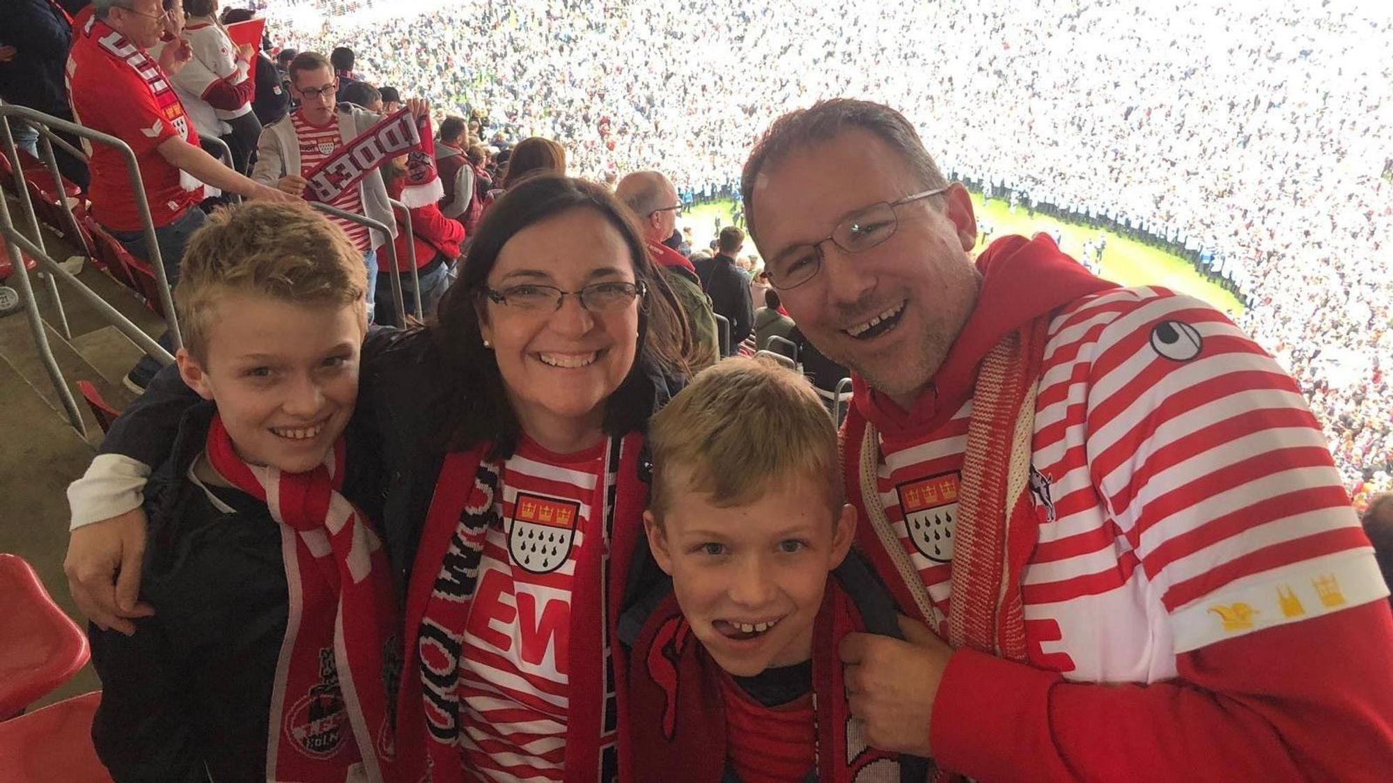Marco Schmedders mit Familie bei einem FC-Spiel