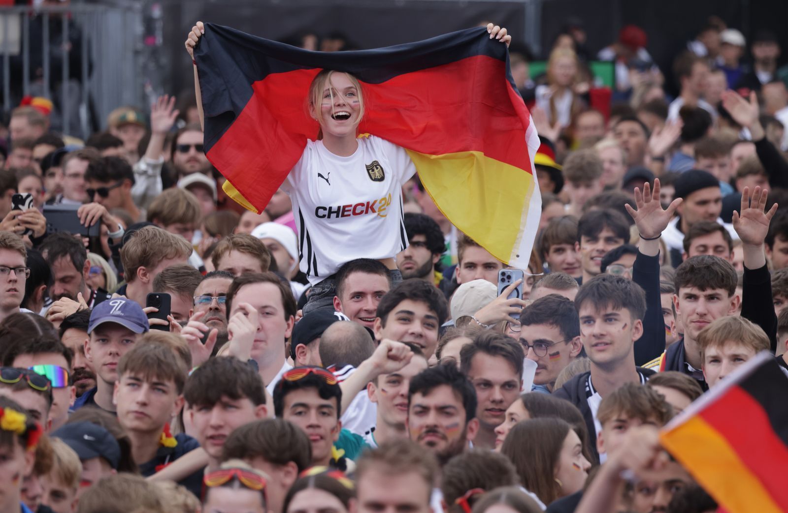 Eine WM ohne Fanfeste? - Fakt ist, dass diesmal alles etwas kleiner ausfallen wird als beispielsweise bei der EM 2024 (Foto aus Berlin). (Bild: 2024 Getty Images/Sean Gallup)