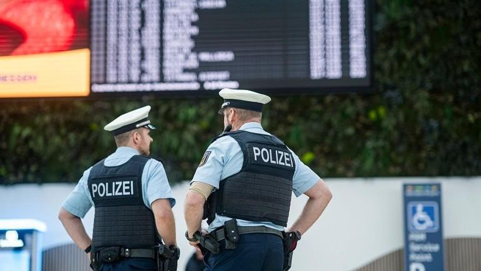 Ein Fahrzeug der Bundespolizei am Flughafen.