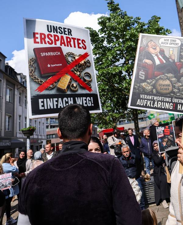 Protestkundgebung zum Sparkasseneinbruch in Gelsenkirchen