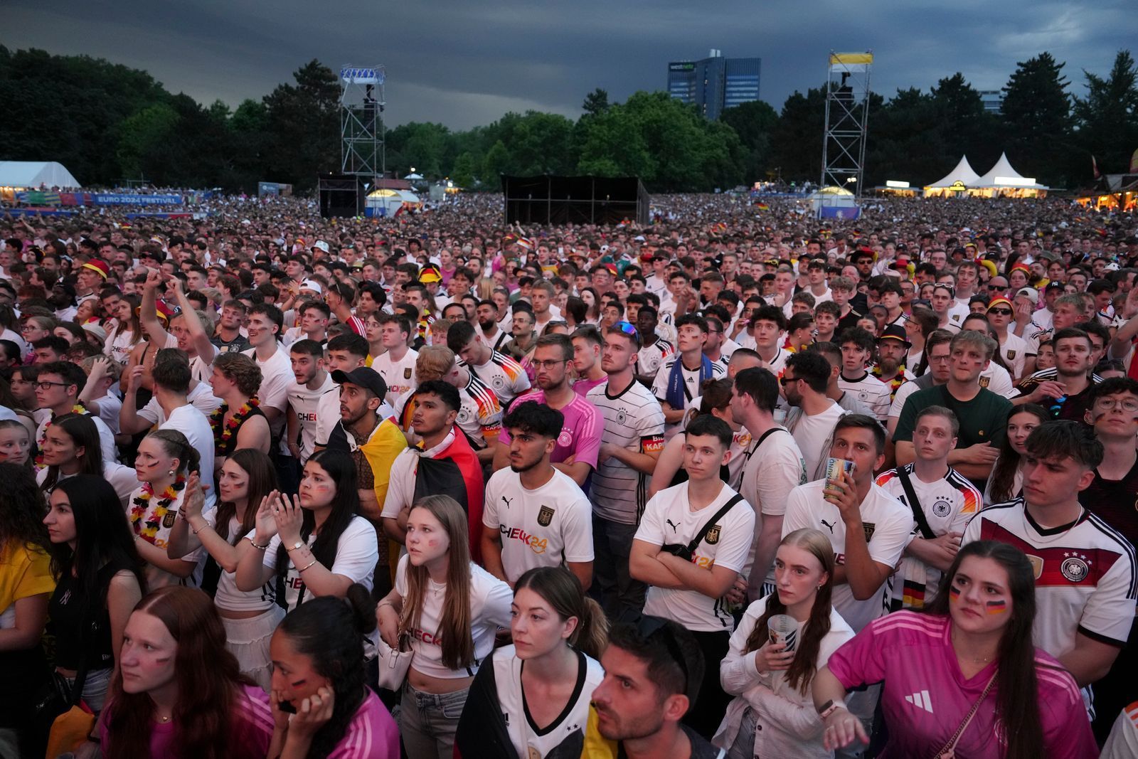 Auch in Dortmund waren tausende Fans versammelt, um die Spiele der EM 2024 zu verfolgen. (Bild: 2024 Getty Images/Pau Barrena)