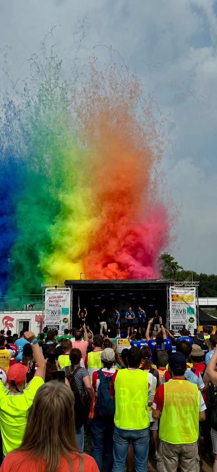 Bei der Eröffnungszeremonie gab es eine spektakuläre Colorwall.