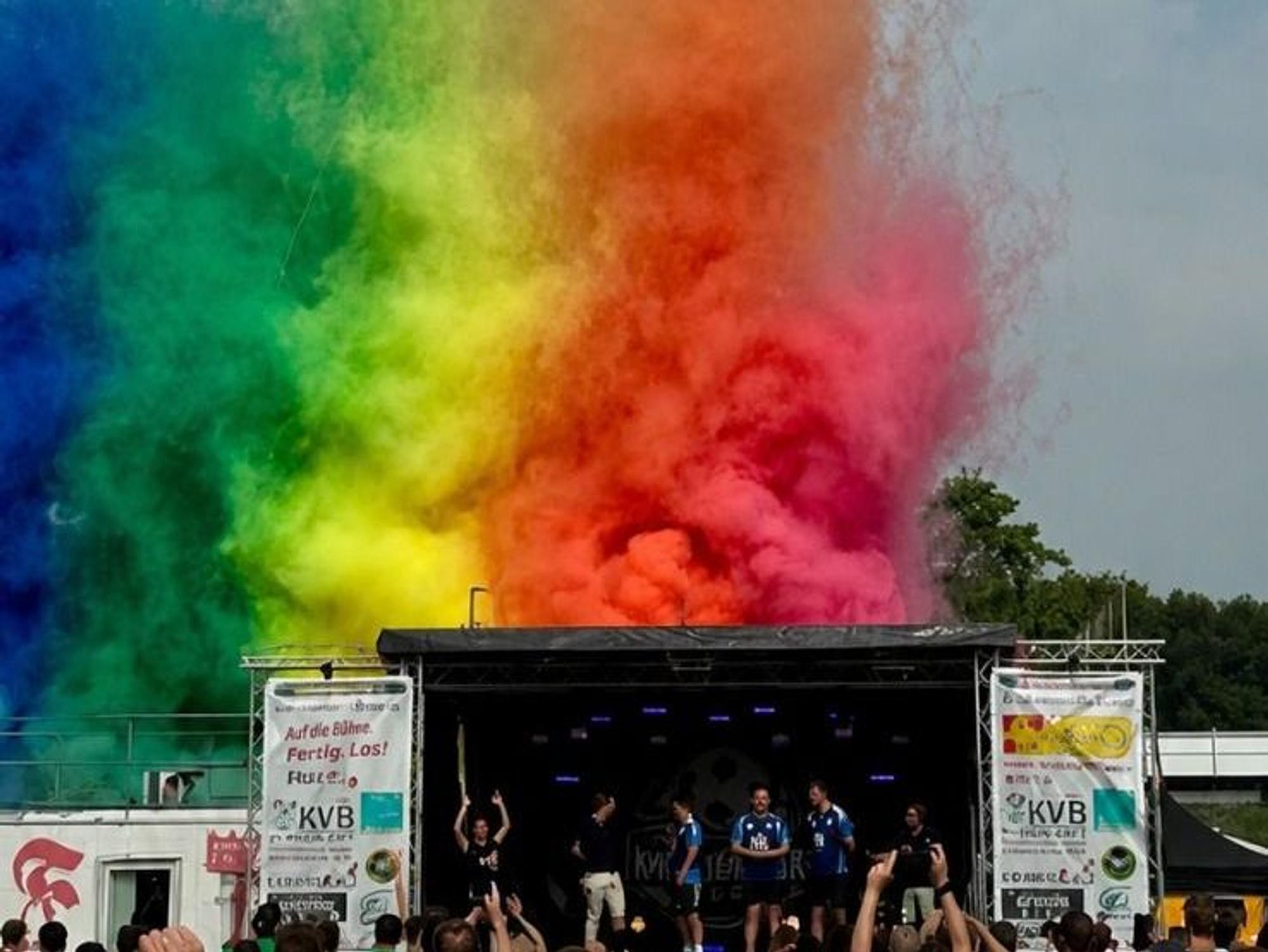 Bei der Eröffnungszeremonie gab es eine spektakuläre Colorwall.