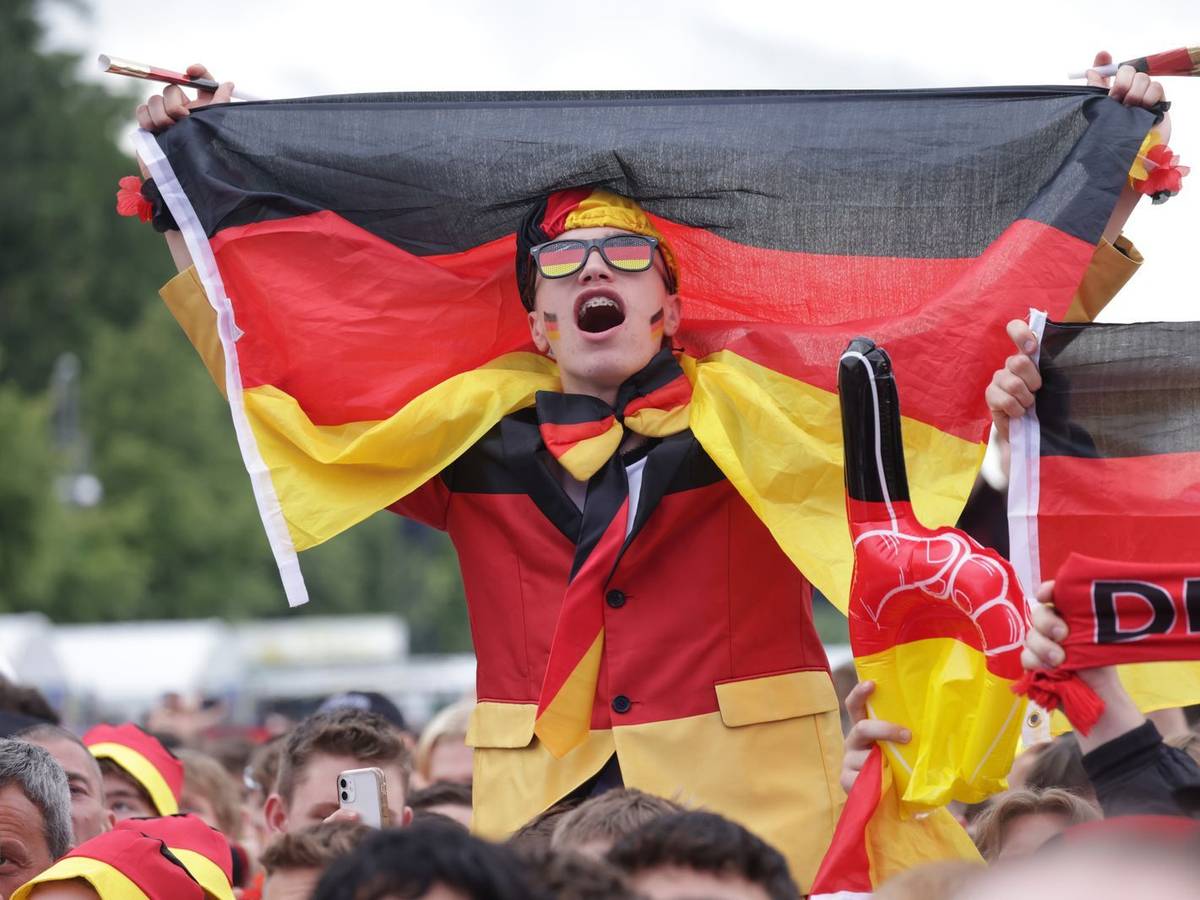 Bei der EURO 2024 war einmal mehr Berlin das Epizentrum deutscher Fanfreude. Diesmal, bei der WM 2026, wird alles ein wenig kleiner ausfallen. Auch wenn Public Viewing in Deutschland grundsätzlich stattfinden wird. (Bild: 2024 Getty Images/Sean Gallup)