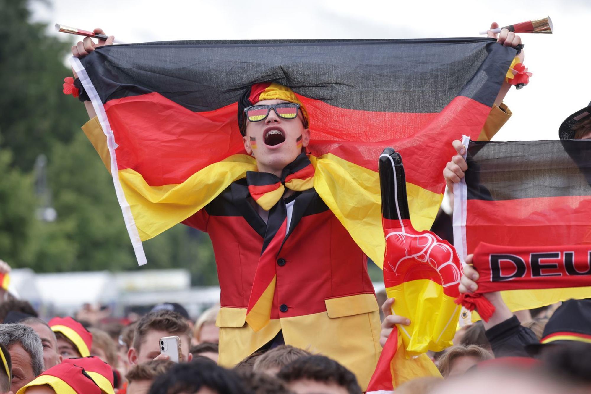 Bei der EURO 2024 war einmal mehr Berlin das Epizentrum deutscher Fanfreude. Diesmal, bei der WM 2026, wird alles ein wenig kleiner ausfallen. Auch wenn Public Viewing in Deutschland grundsätzlich stattfinden wird. (Bild: 2024 Getty Images/Sean Gallup)