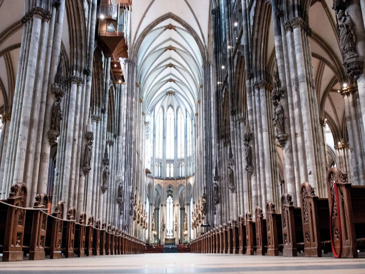 Blick in den Innenraum des Kölner Doms: Der Besuch kostet künftig Eintritt.