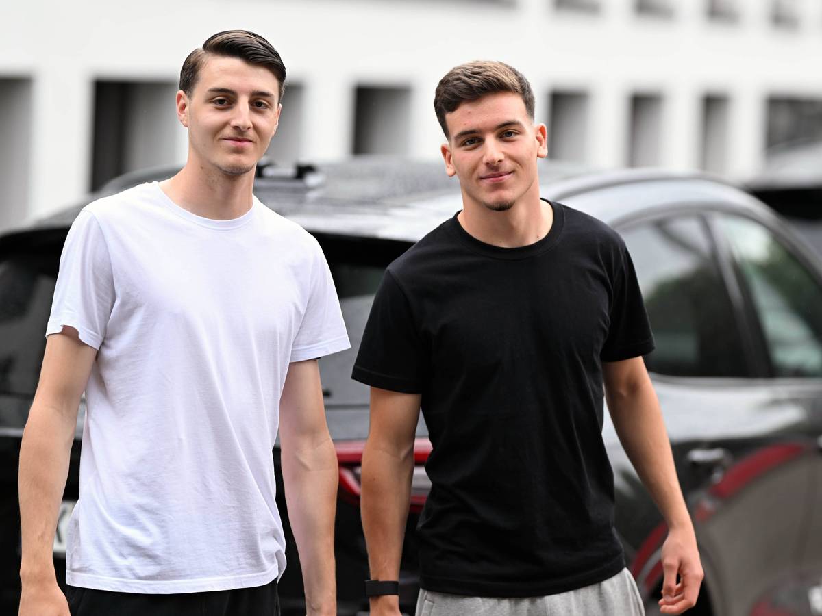 Happy im Juli 2025: Malek und Said El Mala beim 1. FC Köln am Geißbockheim. Ob sie eine weitere Saison bleiben, wird sich zeigen.