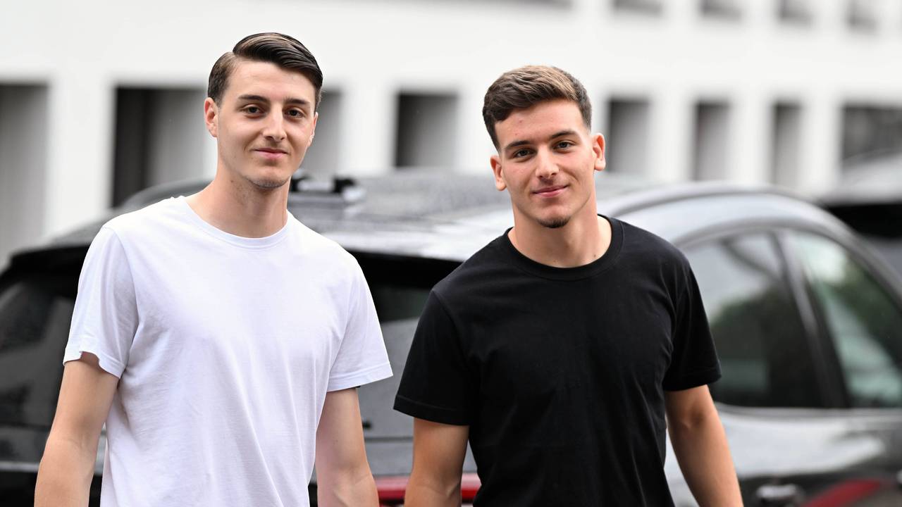 Happy im Juli 2025: Malek und Said El Mala beim 1. FC Köln am Geißbockheim. Ob sie eine weitere Saison bleiben, wird sich zeigen.