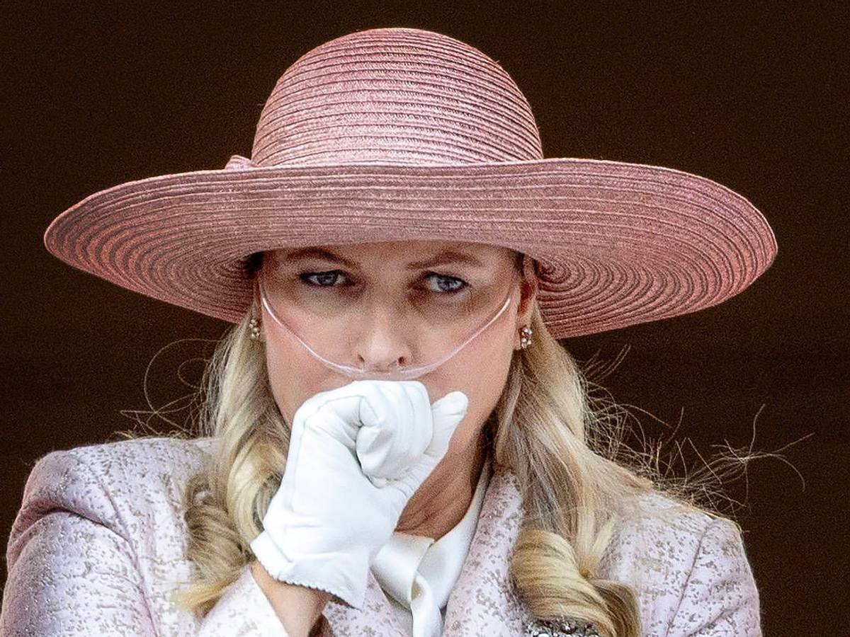 Kronpinzessin Mette-Marit hustet.