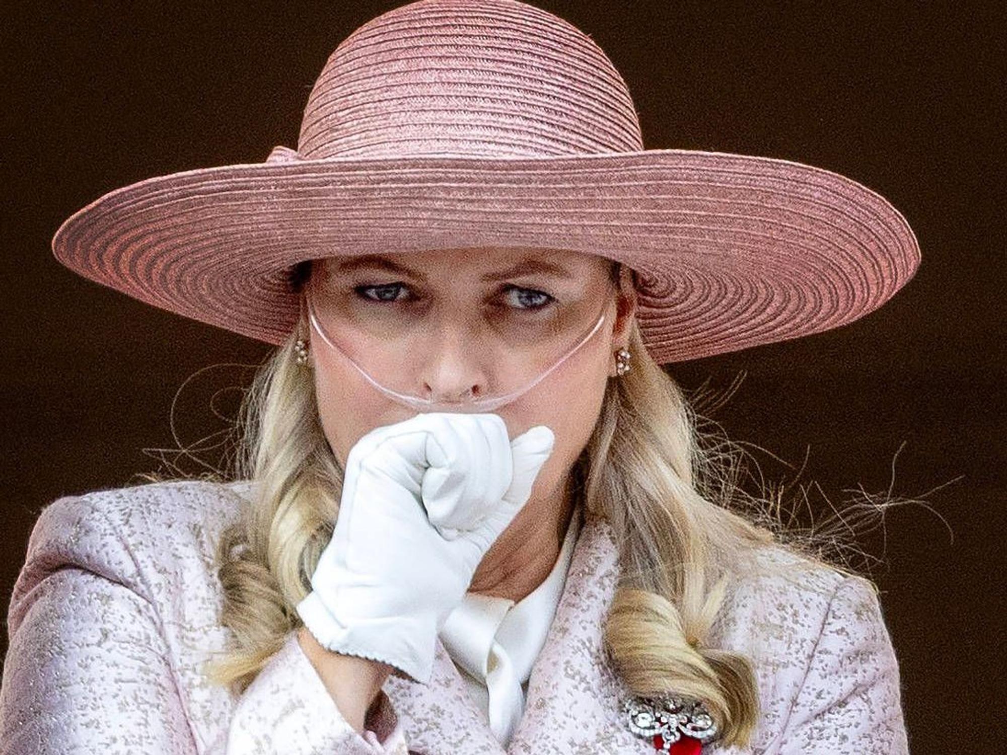 Kronprinzessin Mette-Marit von Norwegen hustet.