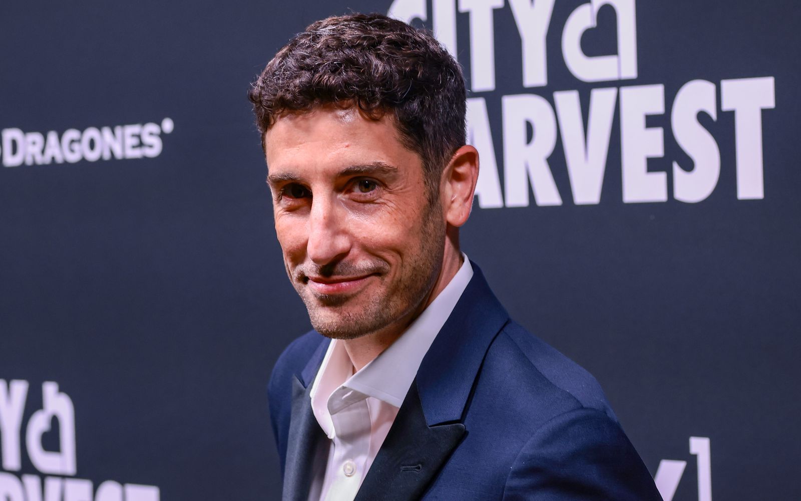 Zuletzt war Jason Biggs in einer Hauptrolle der Netflix-Weihnachtskomödie „Best. Christmas. Ever!“ zu sehen. (Bild: Dimitrios Kambouris/Getty Images for City Harvest)