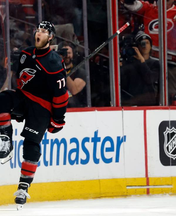 Carolina Hurricanes - Vegas Golden Knights