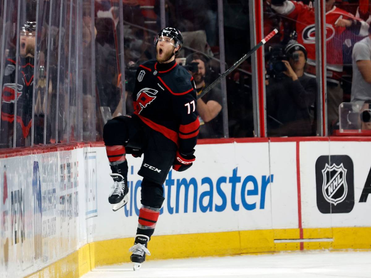 Carolina Hurricanes - Vegas Golden Knights