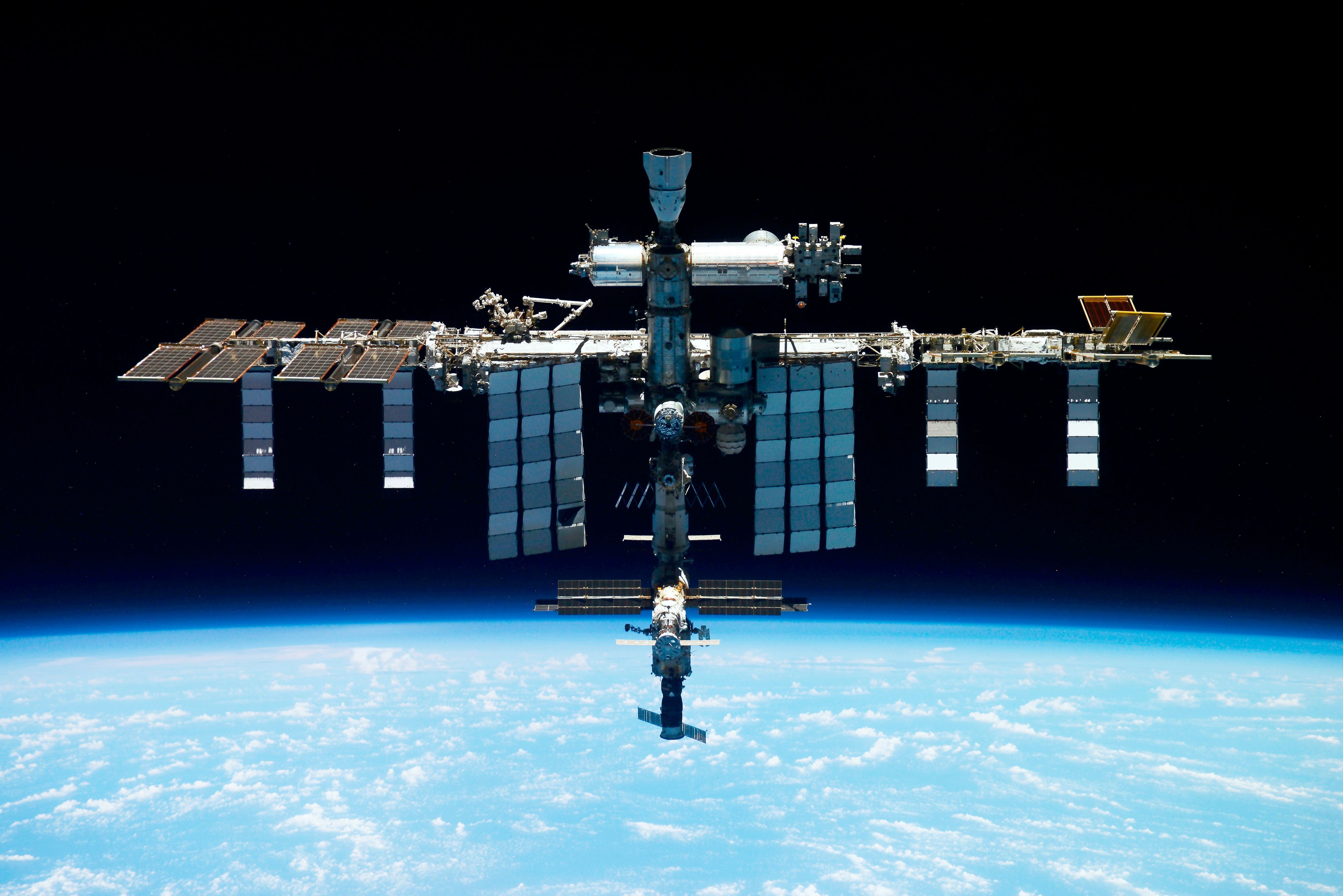 Internationale Raumstation über der Erde