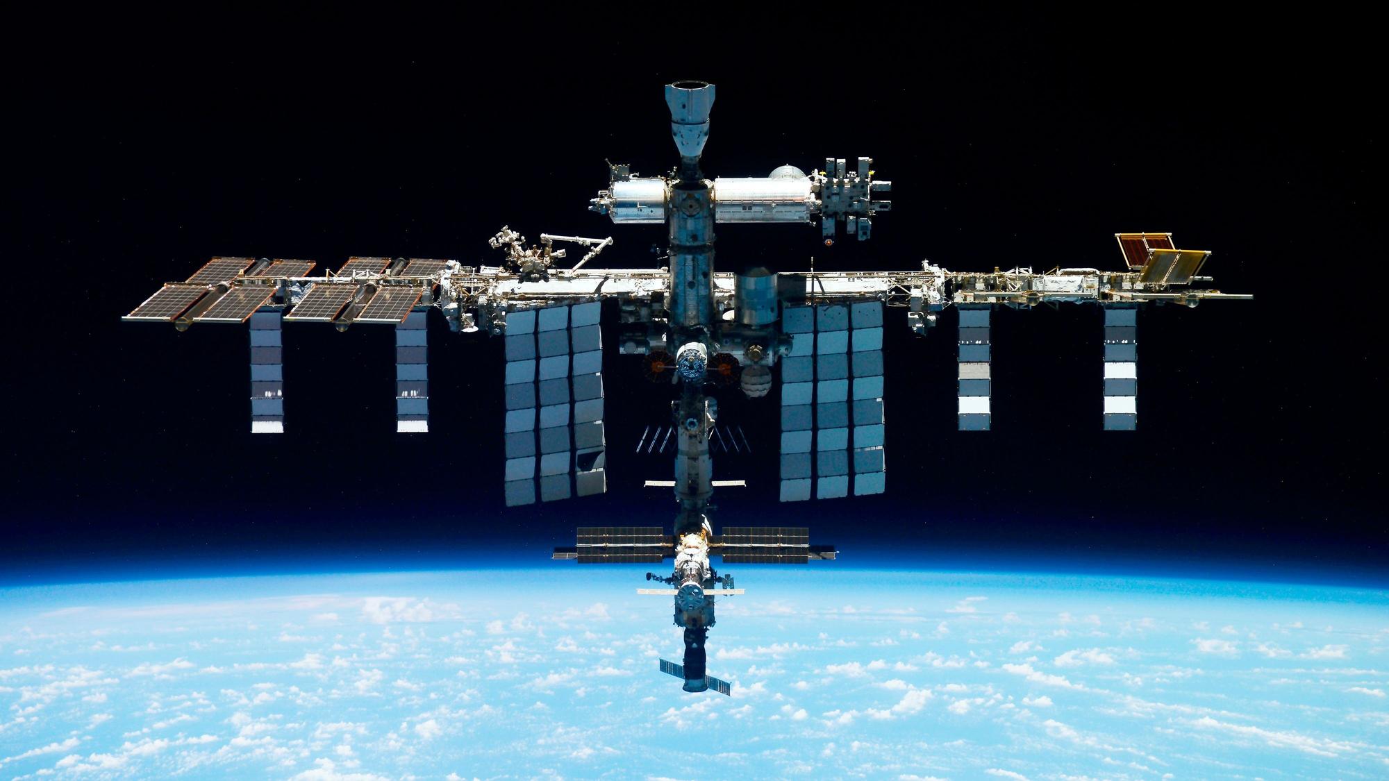 Internationale Raumstation über der Erde