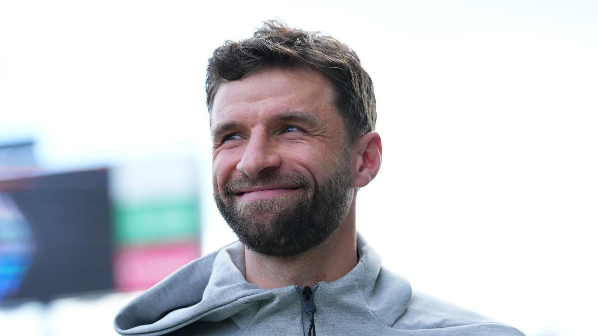 Viel Prominenz auf Experten-Seite bei MagentaTV: Thomas Müller vom Vancouver Whitecaps FC kennt sich mittlerweile gut in amerikanischen Stadien aus. Und ein Unterhaltungstalent war die FC Bayern-Legende schon immer. (Bild: 2025 Getty Images/Rich Storry)