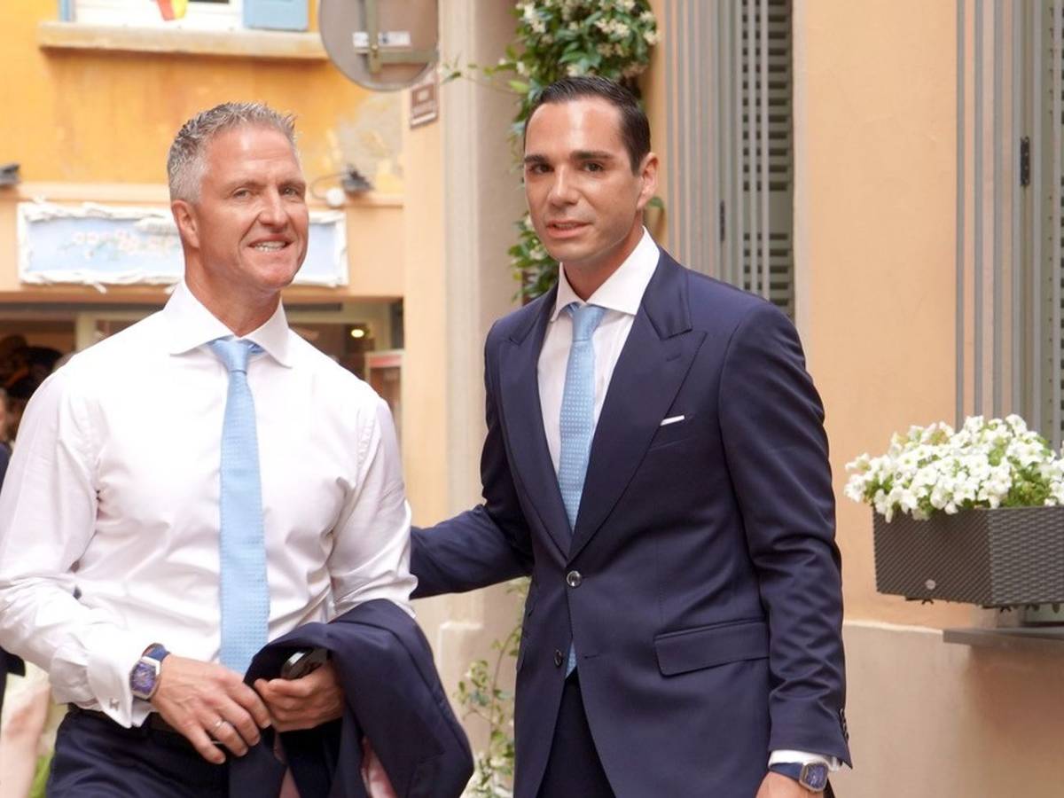 Kurz vor der Trauung in Saint-Tropez droht der Super-GAU: Schafft es Ralfs Schumachers Sohn David pünktlich zur Trauung? (Bild: Sky/ Tresor TV)