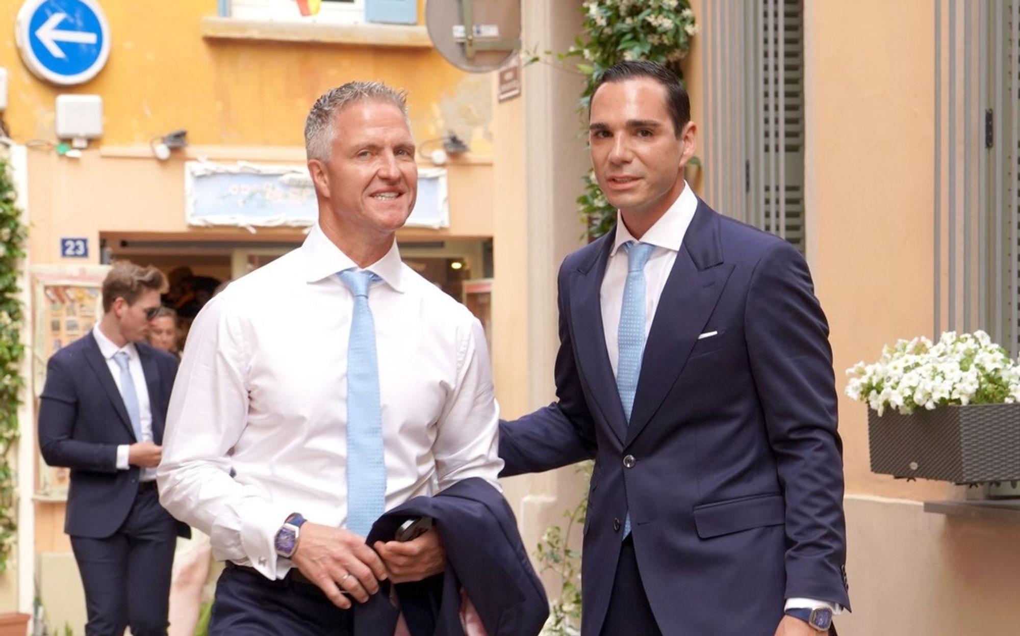 Kurz vor der Trauung in Saint-Tropez droht der Super-GAU: Schafft es Ralfs Schumachers Sohn David pünktlich zur Trauung? (Bild: Sky/ Tresor TV)