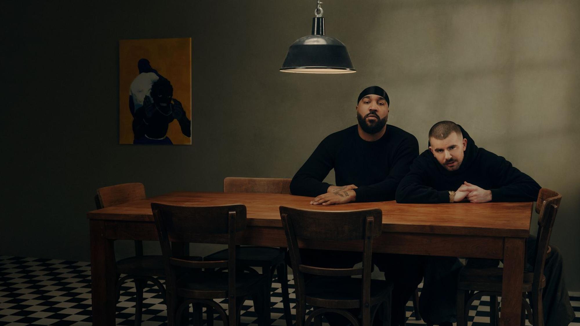 Die Filmemacher Tuan Lam und Julia Krampe begleiten OG Keemo (links) und sein Kumpel und Produzent Funkvater Frank über ein Jahr lang bei der Albumproduktion. (Bild: ZDF / Maïscha Souaga)