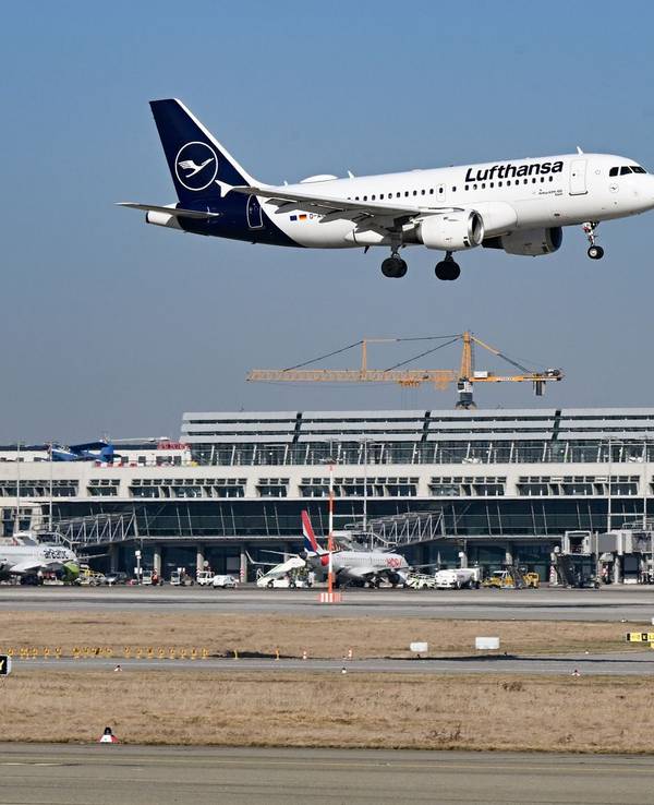 Flughafen Stuttgart - Lufthansa-Maschine
