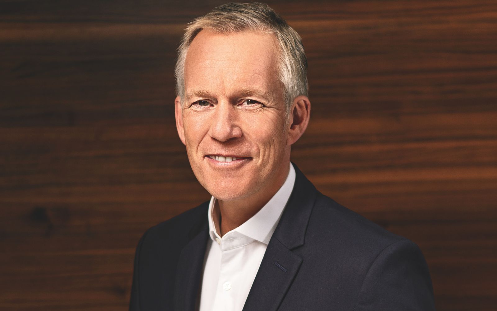Johannes B. Kerner moderiert die Fußball-WM 2026 bei Magenta. Wer alle 104 Spiele sehen will, braucht einen MagentaTV-Zugang. Alle deutschen Partien des Turniers und insgesamt 60 Spiele werden aber auch bei ARD oder ZDF zu sehen sein.  (Bild: ZDF / Tobias Schult)