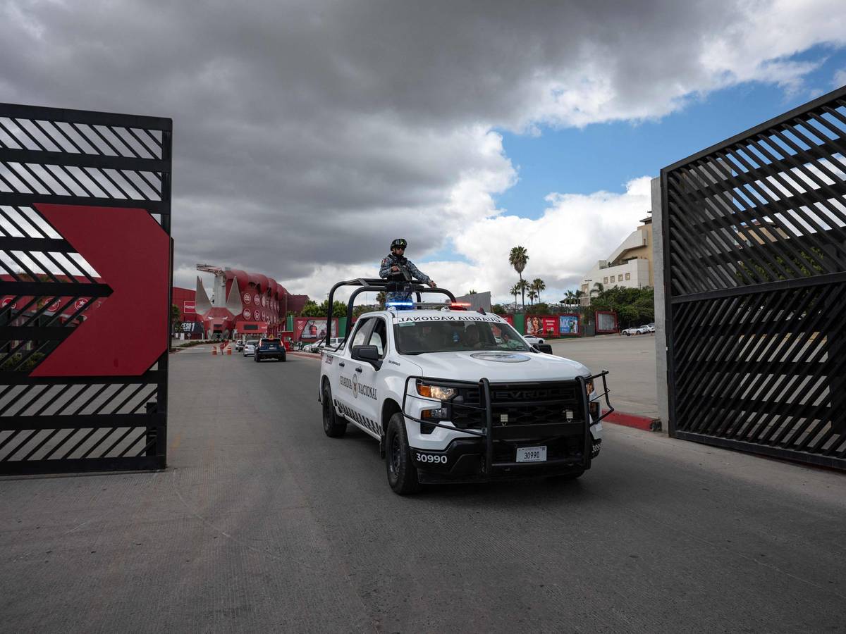 Ein Jeep der Polizei patrouilliert in Tijuana beim WM-Quartier des Iran.