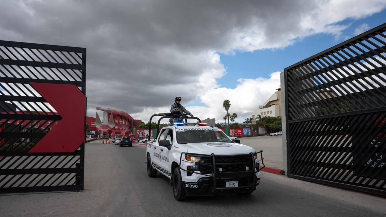 Ein Jeep der Polizei patrouilliert in Tijuana beim WM-Quartier des Iran.