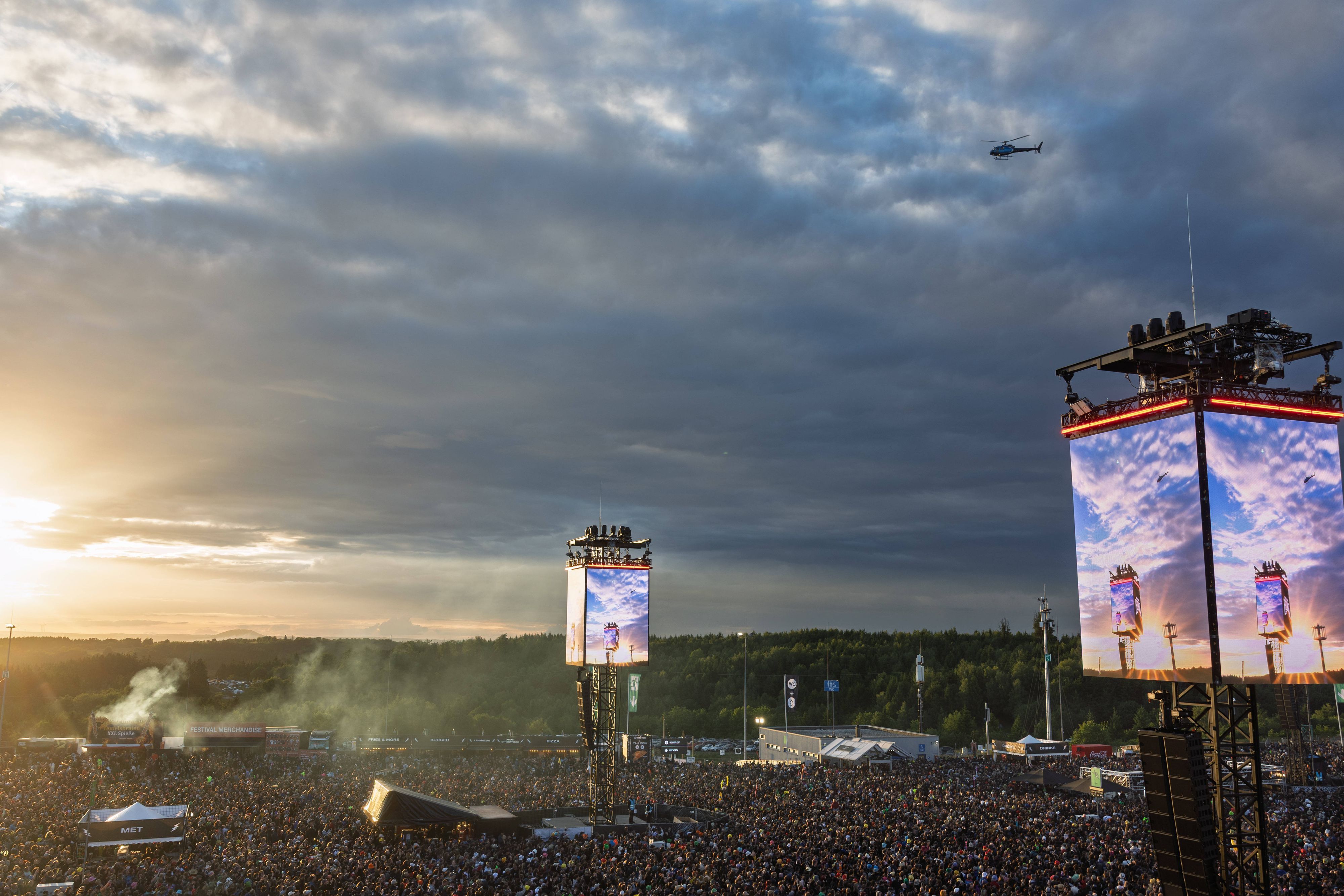 Rock am Ring: Papa Roach reist im Hubschrauber an.