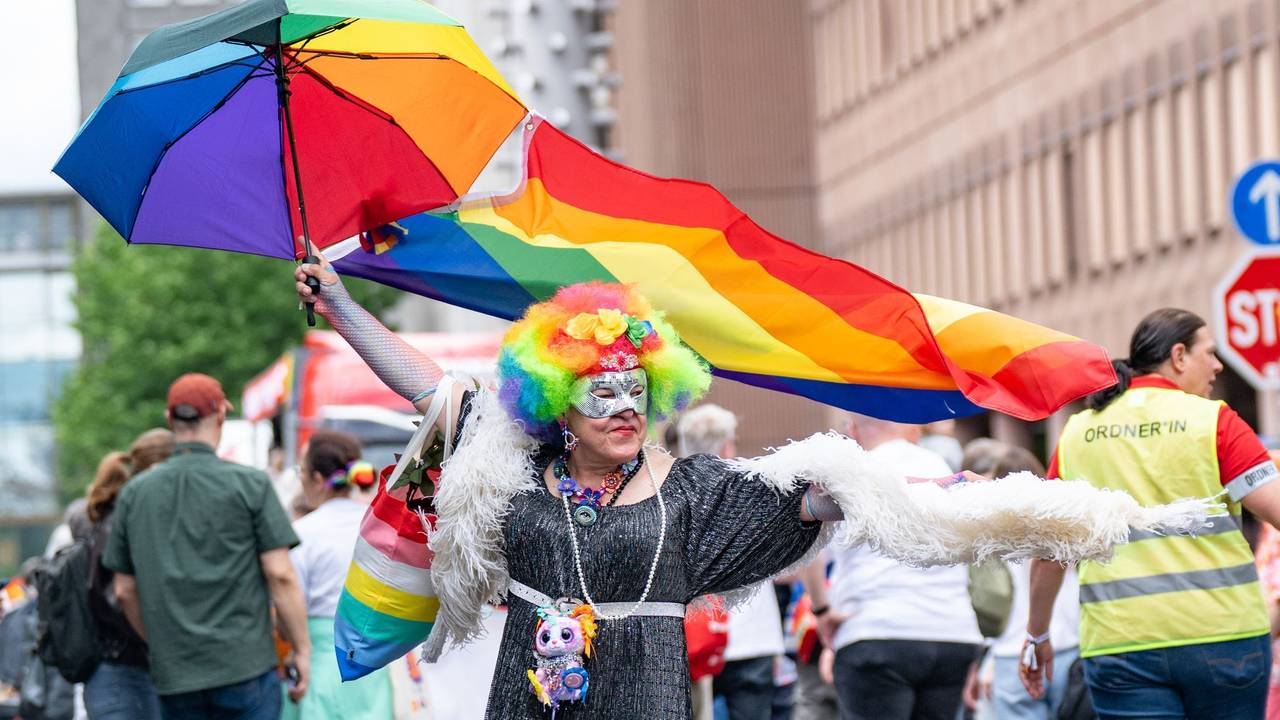 Christopher Street Day mit Straßenfest und Demonstration