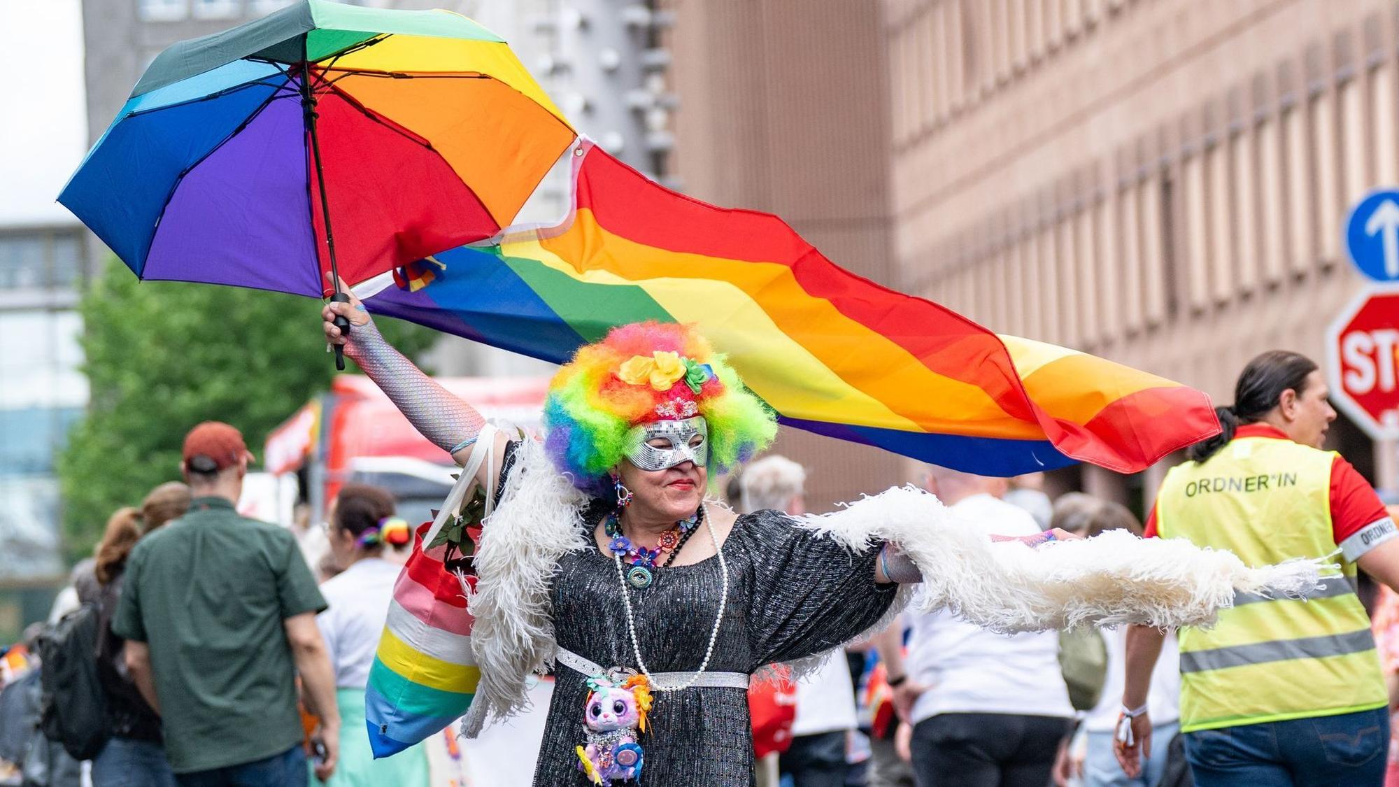 Christopher Street Day mit Straßenfest und Demonstration
