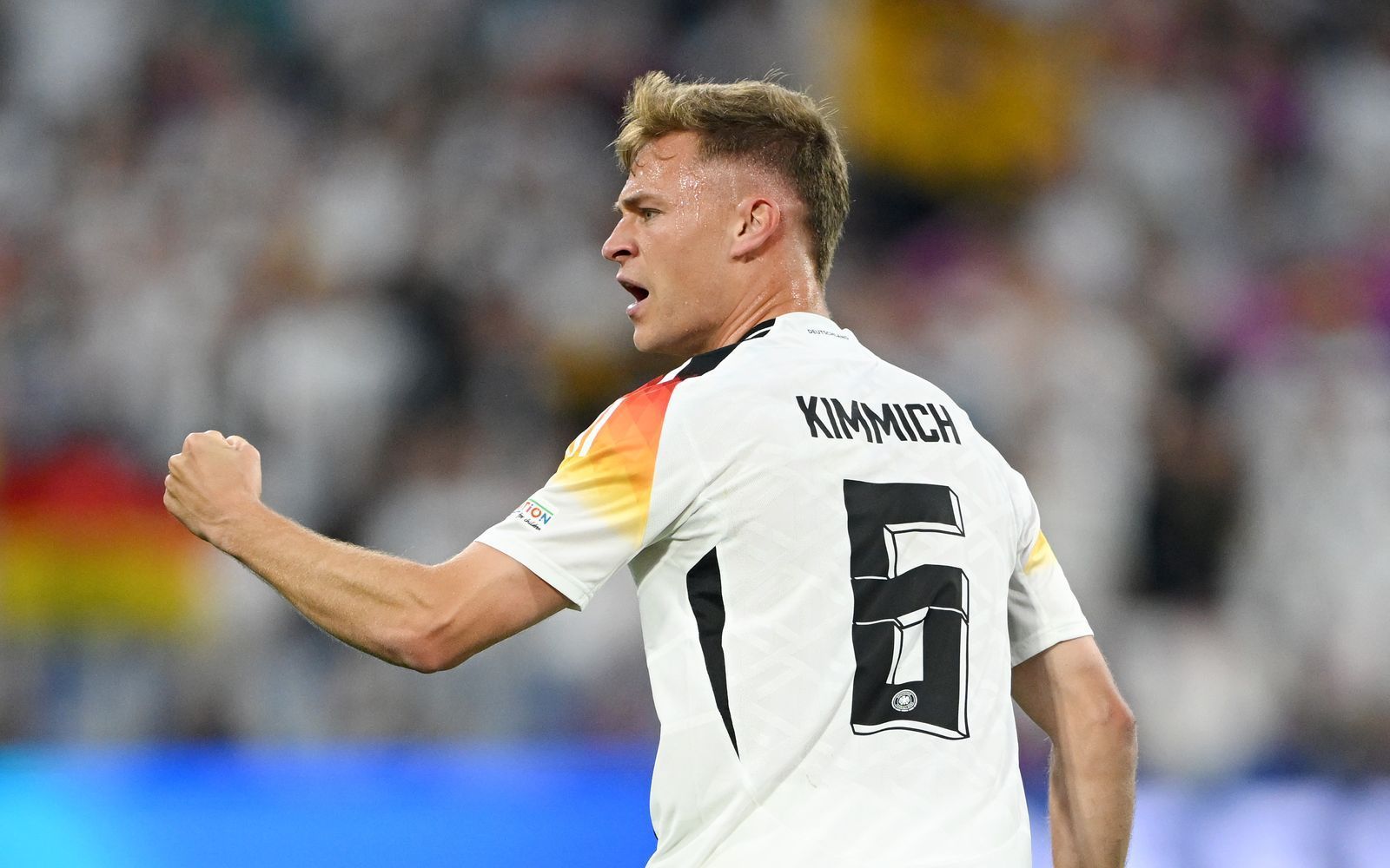 Kapitän Joshua Kimmich hofft auf eine erfolgreiche WM für Deutschland. Joshua Kimmich ist der einzige deutsche Fußballer mit mehr als 100 Länderspielen, der noch nie Weltmeister geworden ist. Bei seinen ersten beiden WM-Teilnahmen ist Kimmich mit dem Team nie über die Vorrunde hinausgekommen.  (Bild: Getty Images/Shaun Botterill)