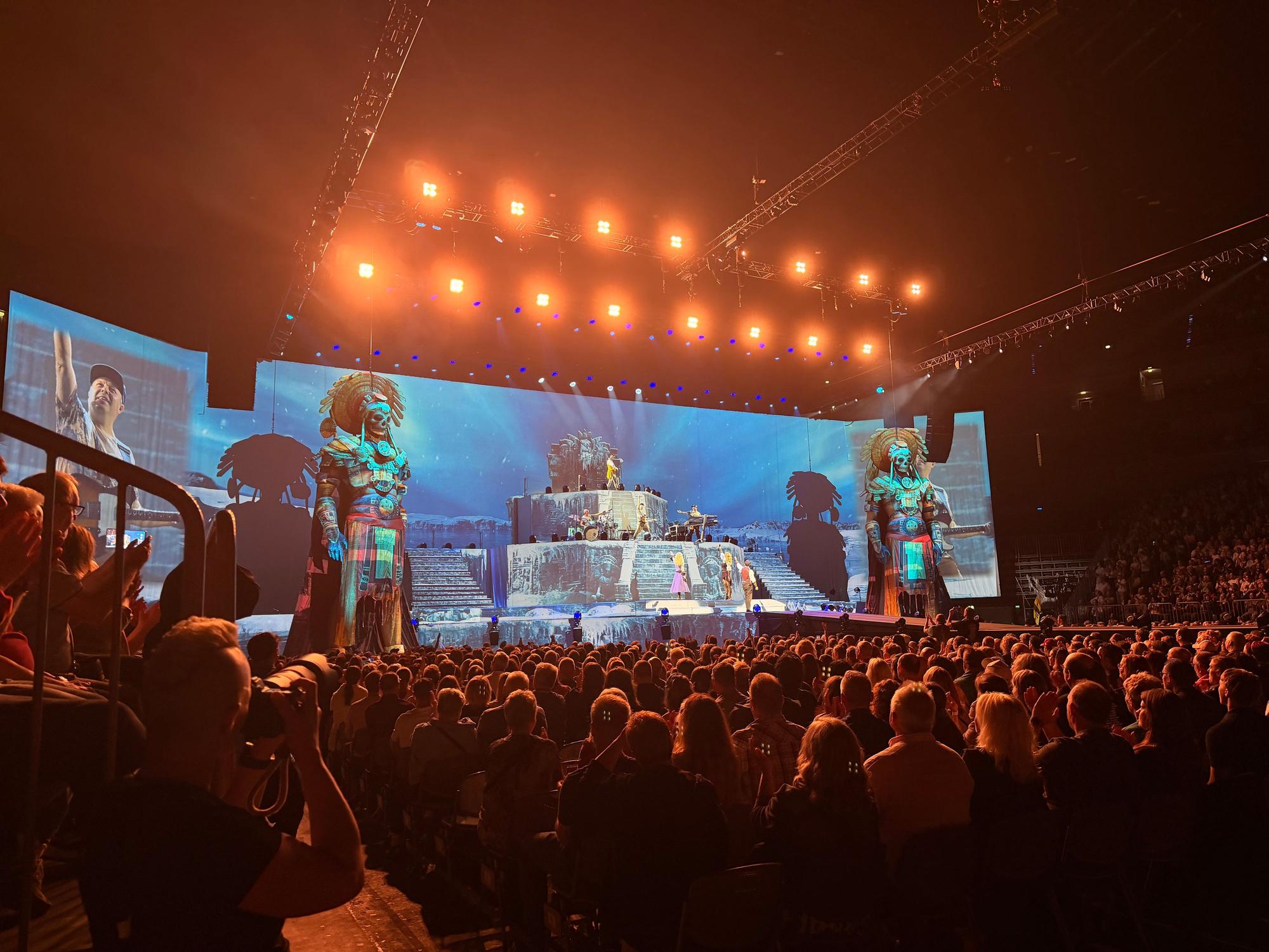 Blick auf die Bühne von DJ Bobo in Köln.
