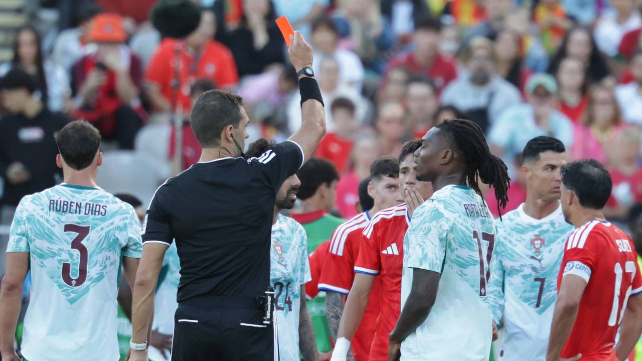 Platzverweis im Testspiel Portugal - Chile für Rafael Leao.