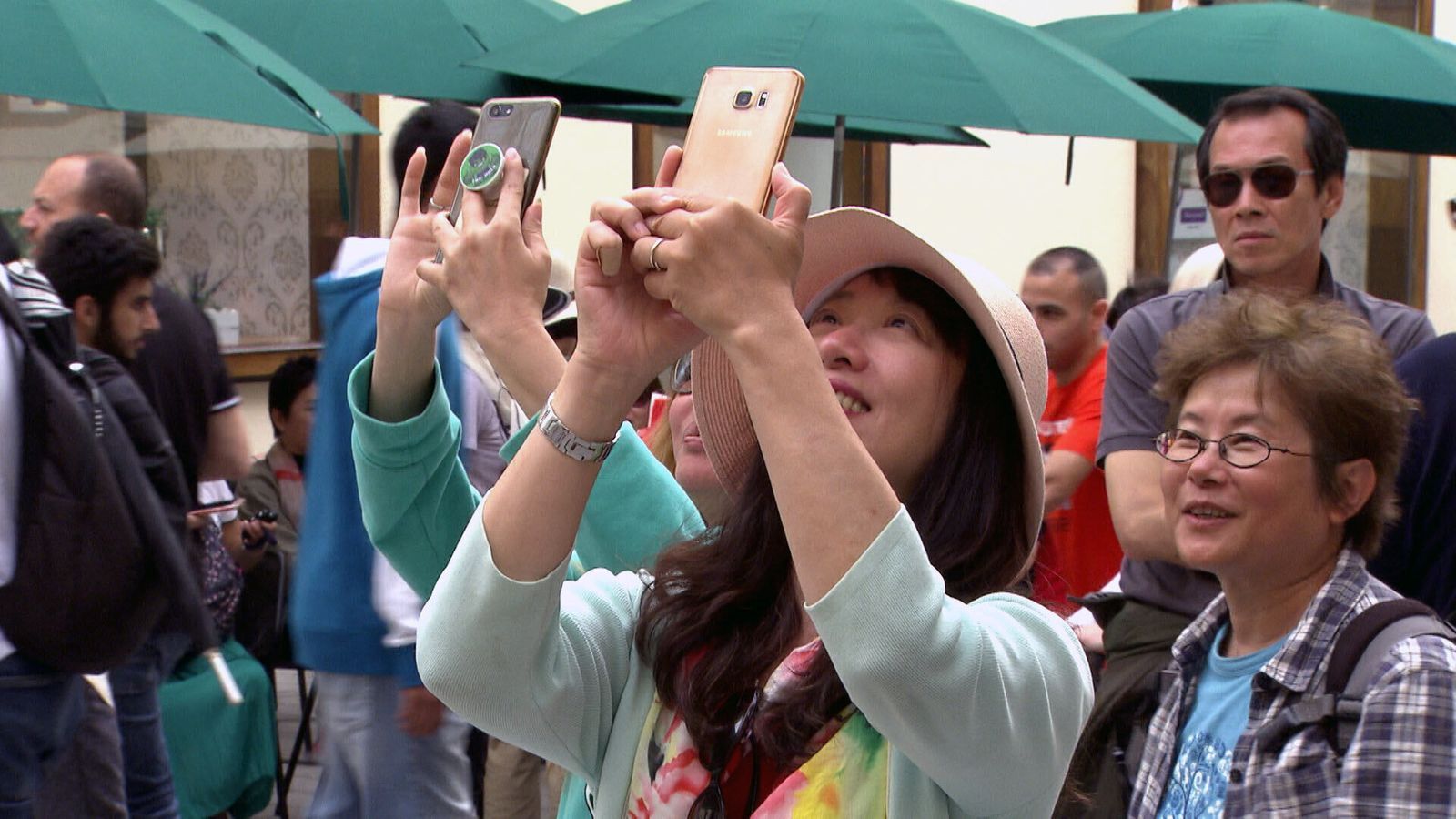 Immer mehr Menschen wollen die Schönheit Österreichs mit eigenen Augen sehen - oder eben durch die Linse. (Bild: ZDF/ORF/Landesstudio Salzburg)