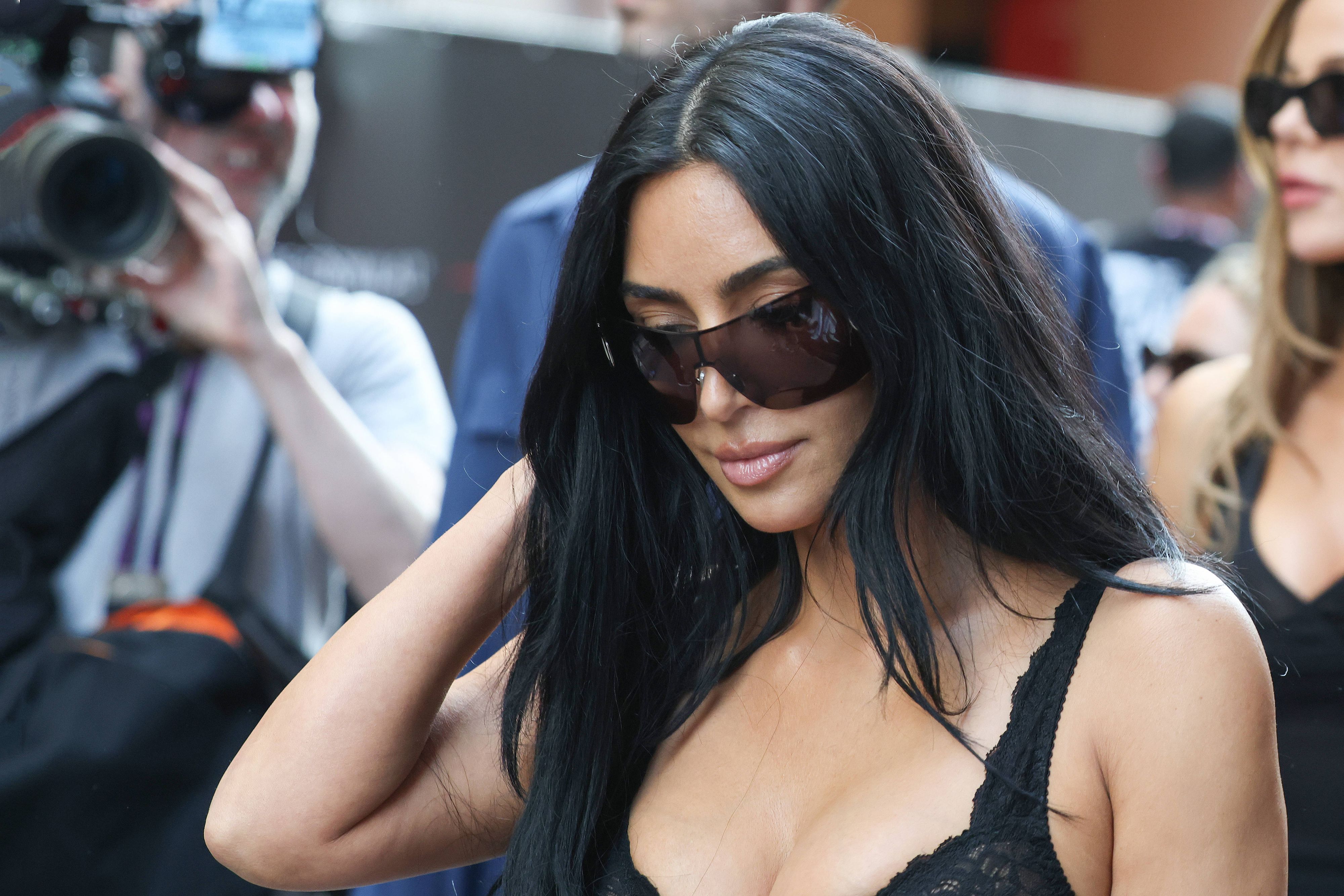 Kim Kardashian sorgte für große Augen in Monaco.
